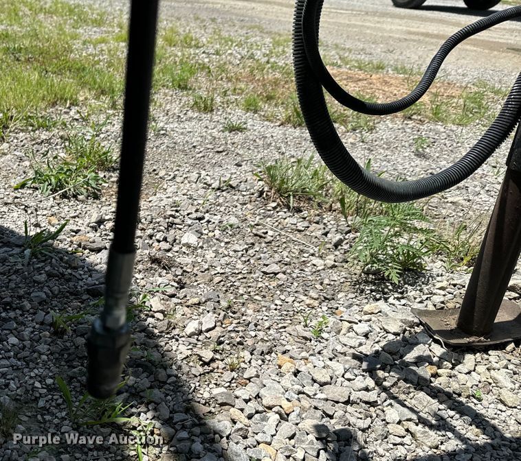 image for item DX0842 2009 John Deere 568 Mega Wide Plus round baler