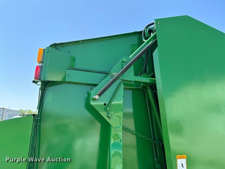 image for item DX0842 2009 John Deere 568 Mega Wide Plus round baler