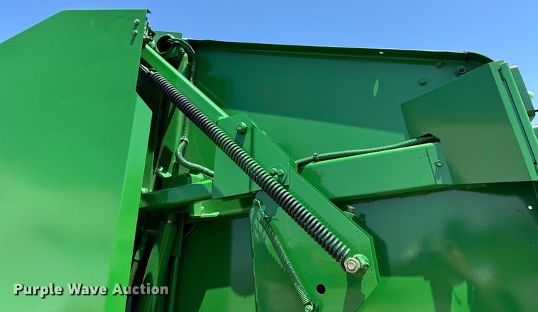 image for item DX0842 2009 John Deere 568 Mega Wide Plus round baler