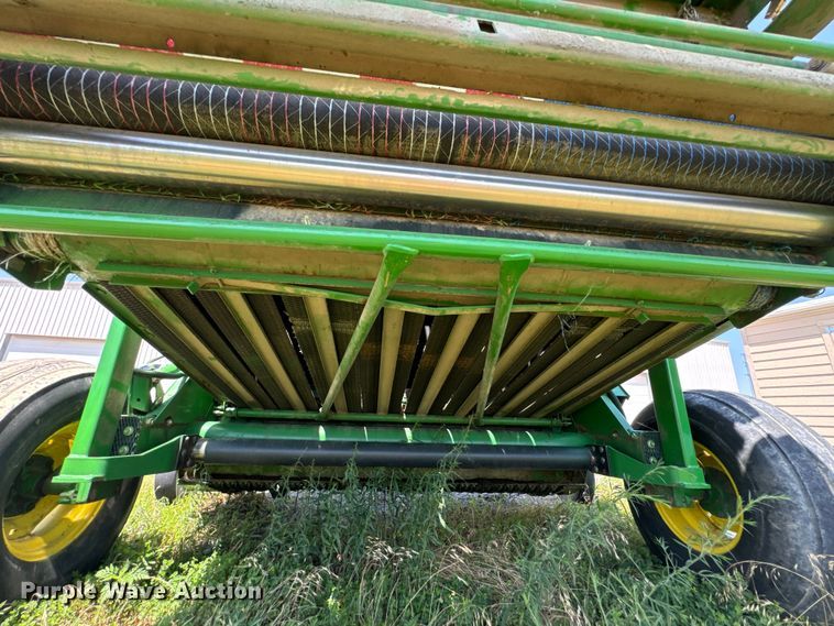 image for item DX0842 2009 John Deere 568 Mega Wide Plus round baler