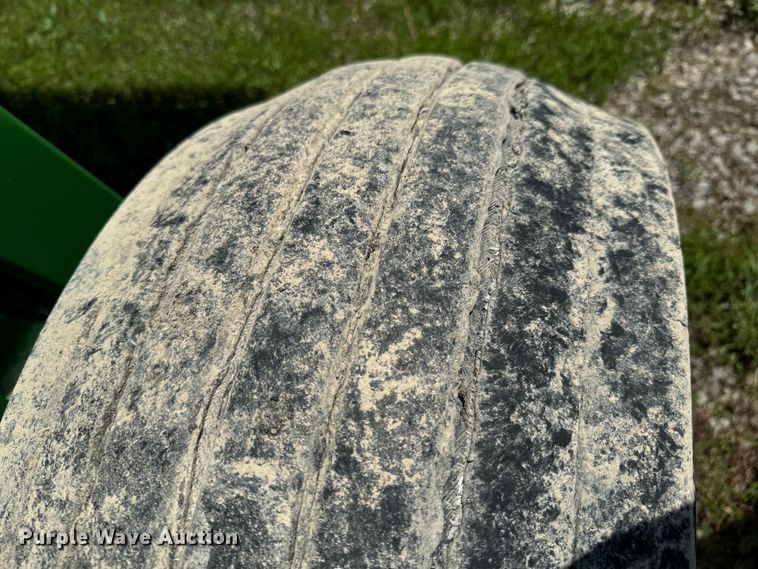 image for item DX0842 2009 John Deere 568 Mega Wide Plus round baler