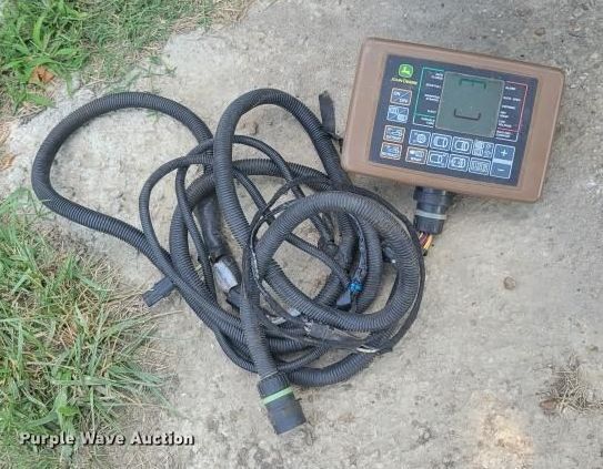 image for item DX0842 2009 John Deere 568 Mega Wide Plus round baler