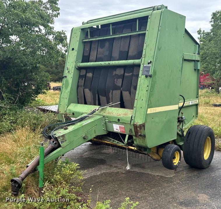 image for item DX0865 1983 John Deere 530 round baler