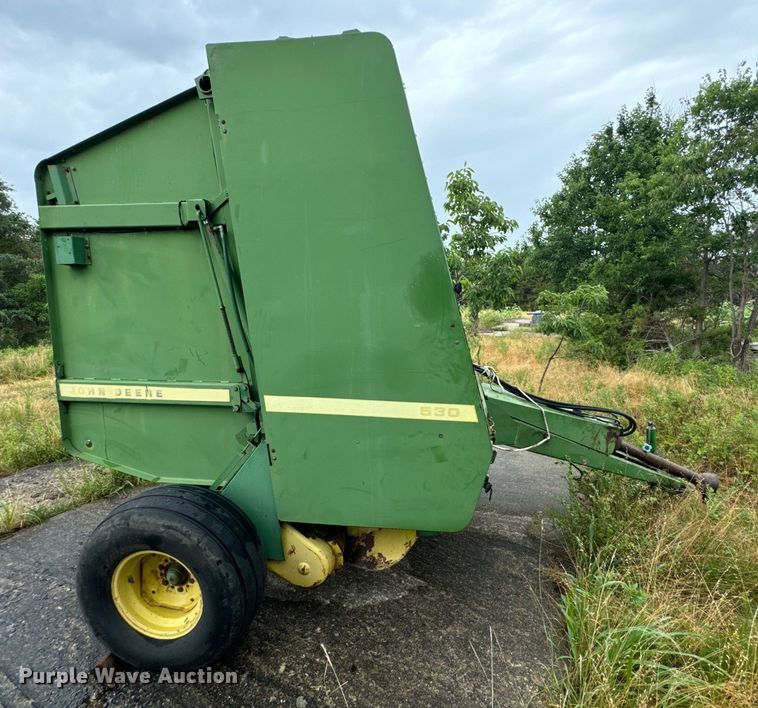 image for item DX0865 1983 John Deere 530 round baler