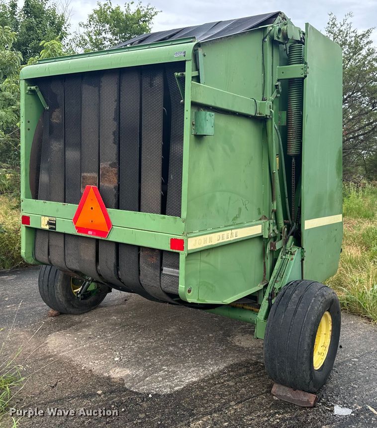 image for item DX0865 1983 John Deere 530 round baler