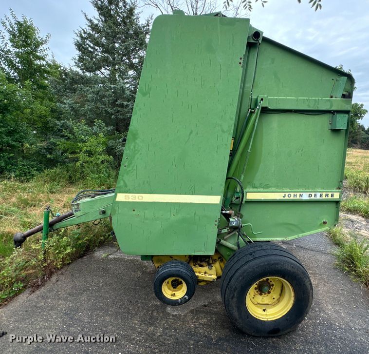 image for item DX0865 1983 John Deere 530 round baler