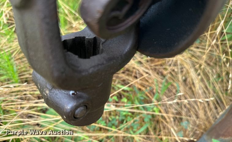 image for item DX0865 1983 John Deere 530 round baler