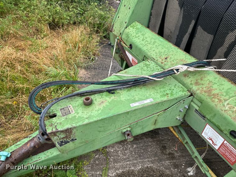 image for item DX0865 1983 John Deere 530 round baler