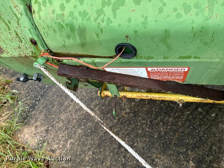 image for item DX0865 1983 John Deere 530 round baler