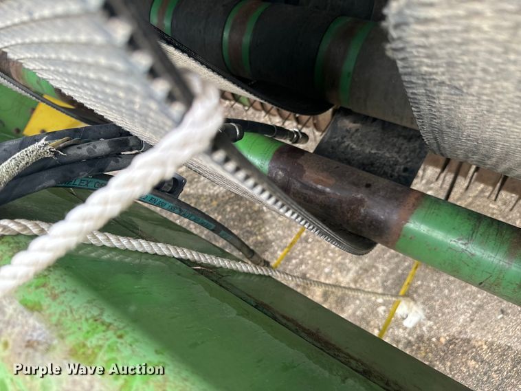 image for item DX0865 1983 John Deere 530 round baler