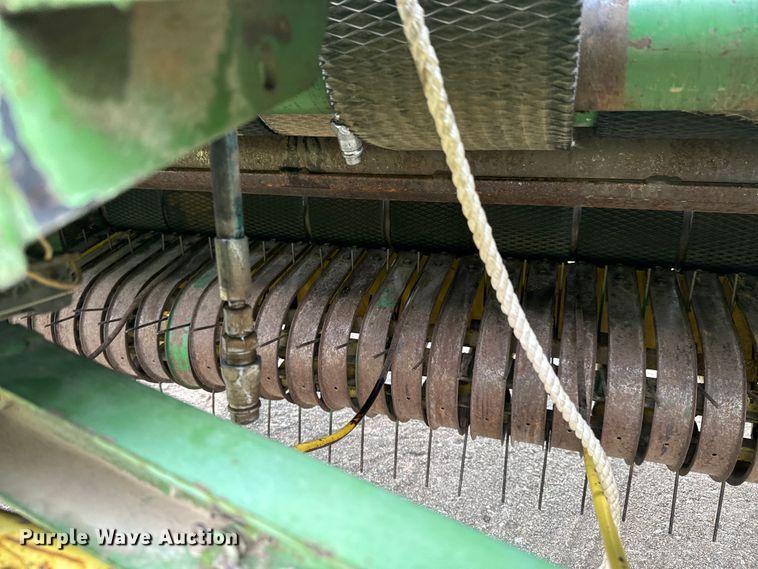 image for item DX0865 1983 John Deere 530 round baler