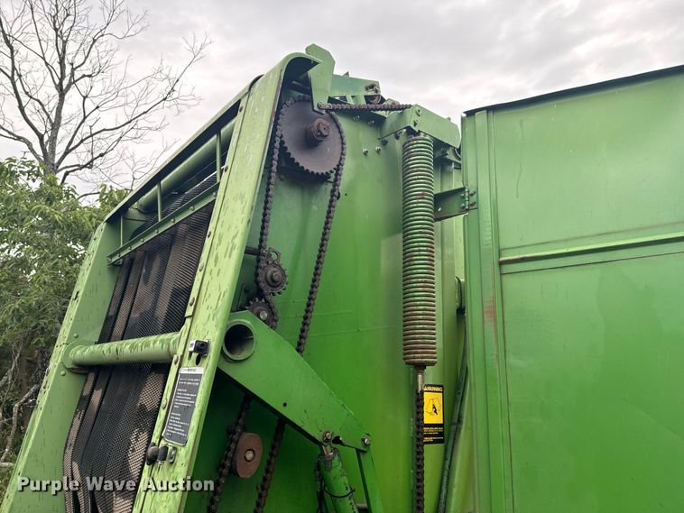 image for item DX0865 1983 John Deere 530 round baler