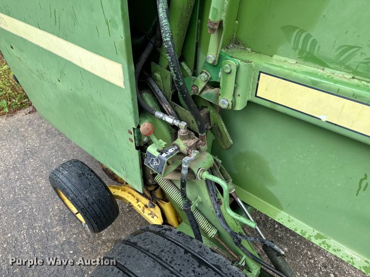 image for item DX0865 1983 John Deere 530 round baler