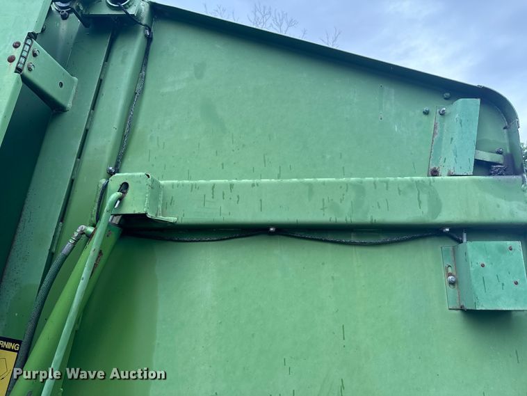 image for item DX0865 1983 John Deere 530 round baler