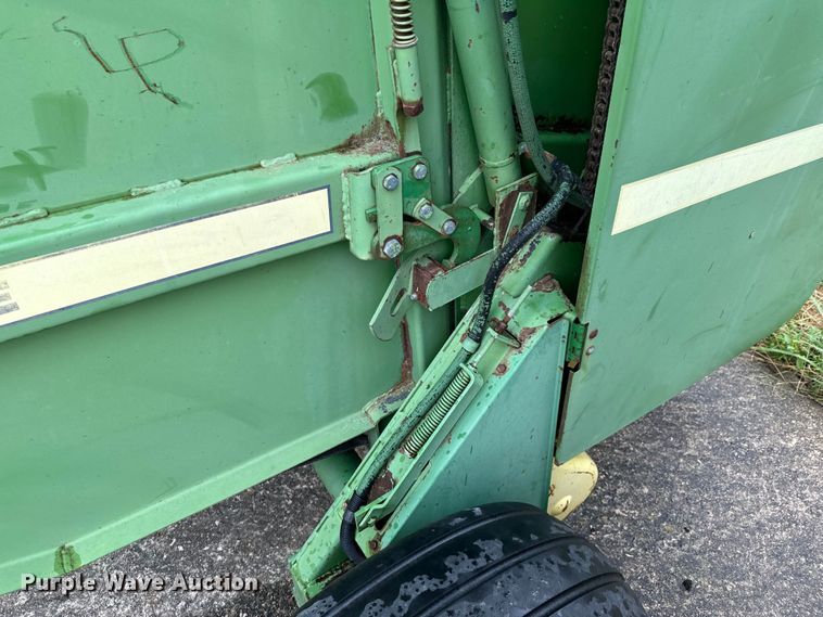 image for item DX0865 1983 John Deere 530 round baler