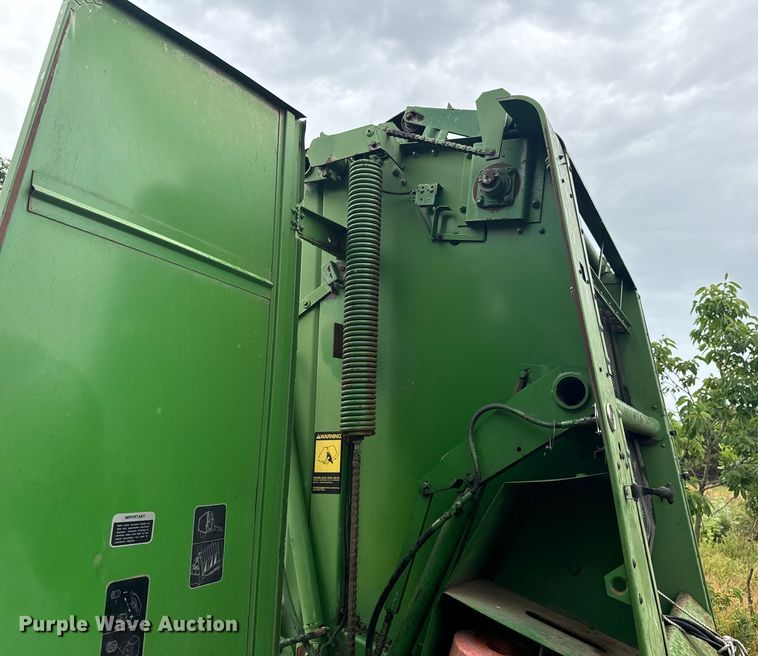 image for item DX0865 1983 John Deere 530 round baler