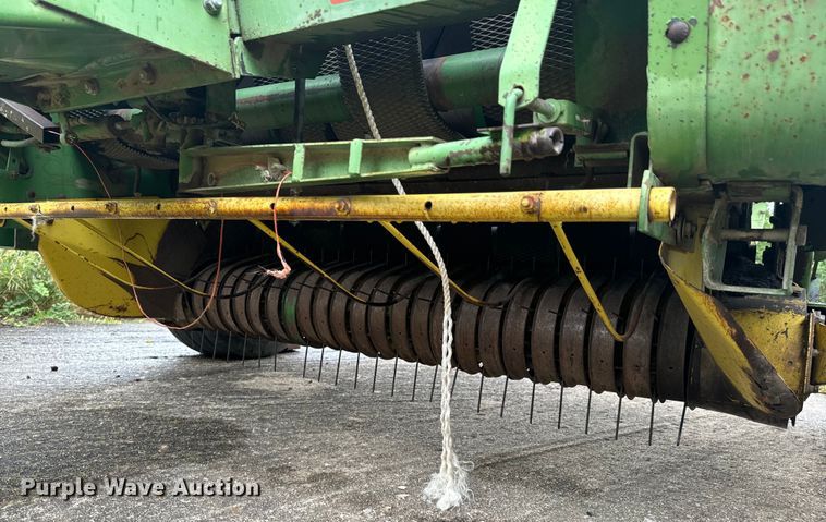 image for item DX0865 1983 John Deere 530 round baler