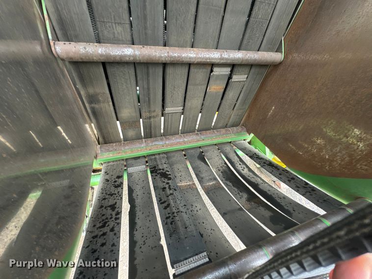 image for item DX0865 1983 John Deere 530 round baler