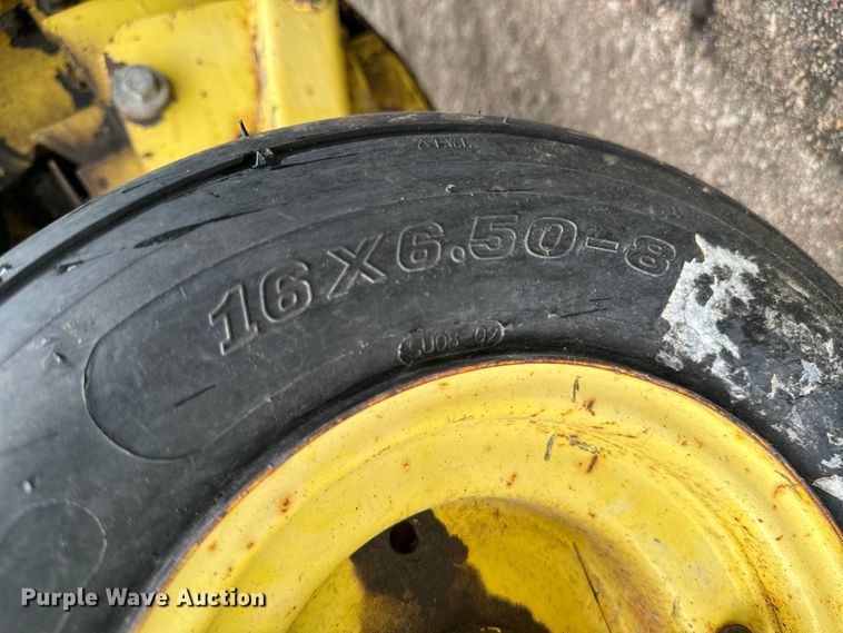 image for item DX0865 1983 John Deere 530 round baler