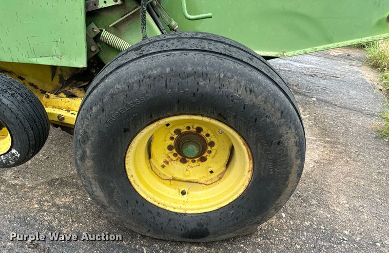 image for item DX0865 1983 John Deere 530 round baler