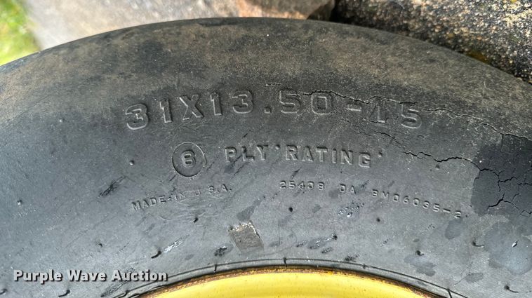 image for item DX0865 1983 John Deere 530 round baler