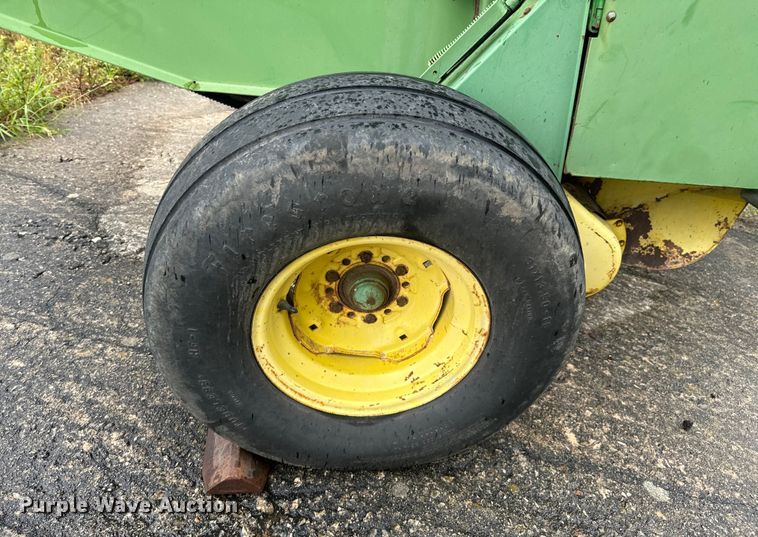 image for item DX0865 1983 John Deere 530 round baler