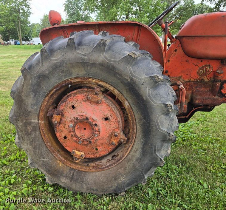 image for item DX1483 1959 Allis-Chalmers D17 tractor
