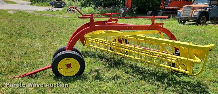 image for item EI3922 New Holland 258 hay rake