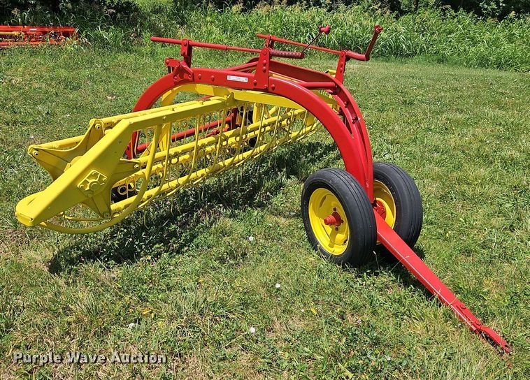 image for item EI3922 New Holland 258 hay rake