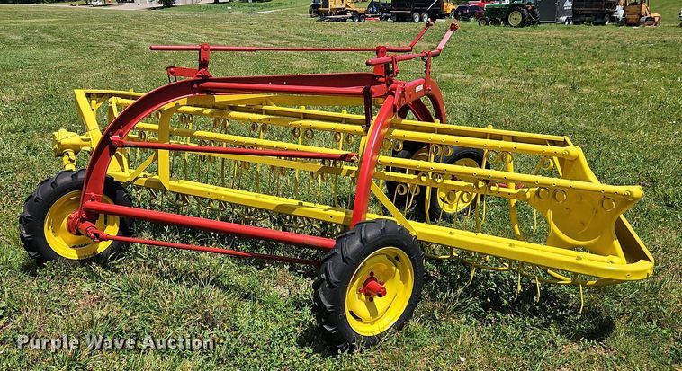 image for item EI3922 New Holland 258 hay rake