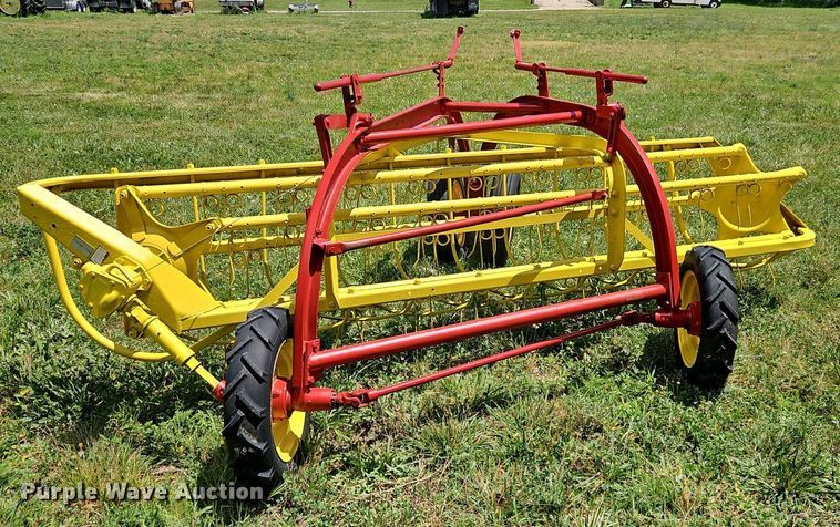 image for item EI3922 New Holland 258 hay rake