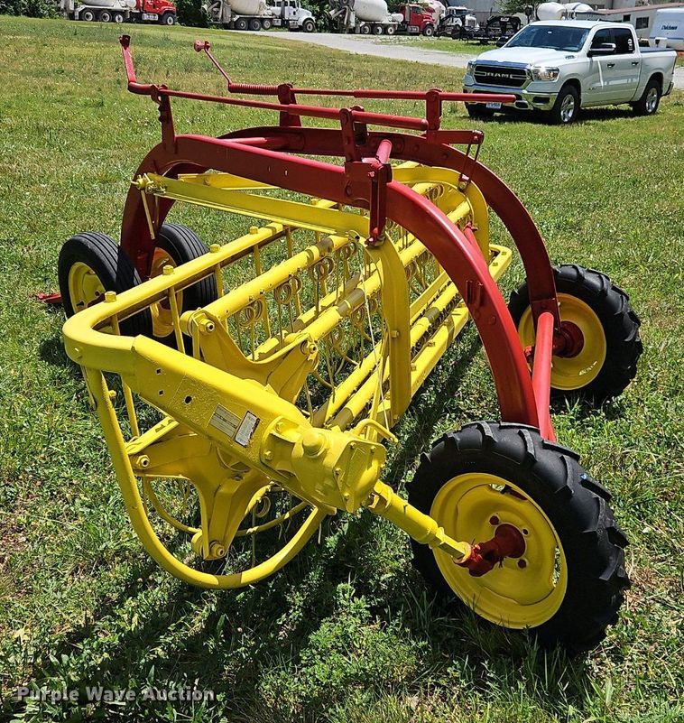 image for item EI3922 New Holland 258 hay rake