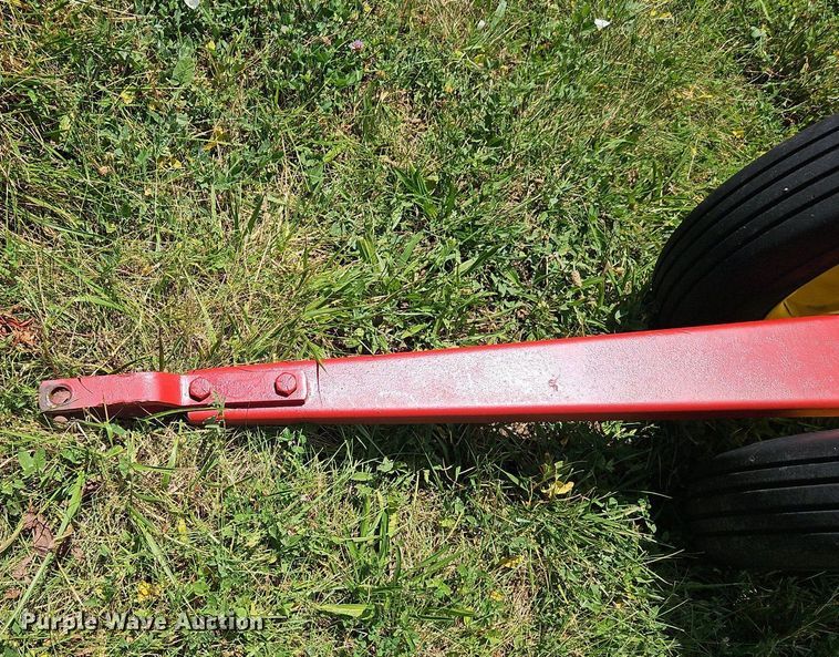 image for item EI3922 New Holland 258 hay rake