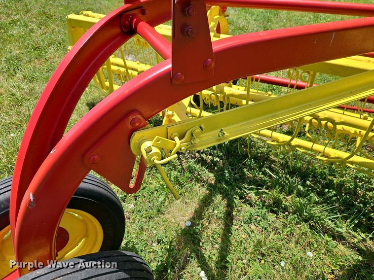 image for item EI3922 New Holland 258 hay rake