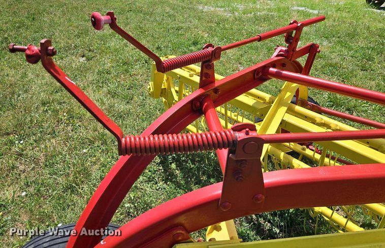 image for item EI3922 New Holland 258 hay rake