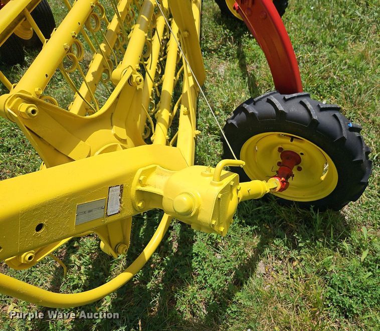 image for item EI3922 New Holland 258 hay rake