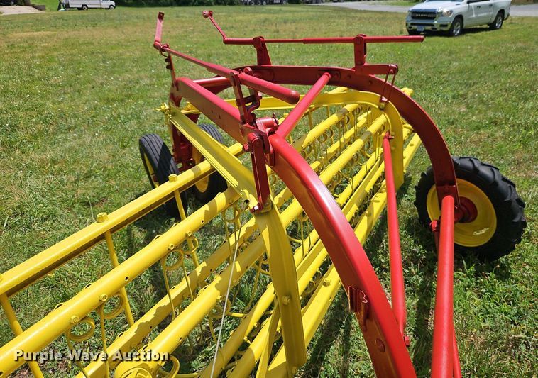 image for item EI3922 New Holland 258 hay rake