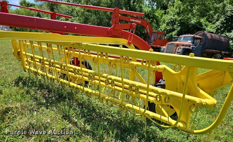 image for item EI3922 New Holland 258 hay rake