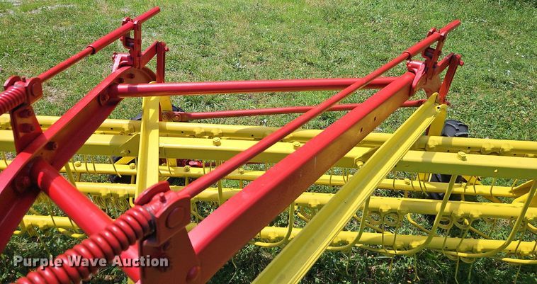 image for item EI3922 New Holland 258 hay rake