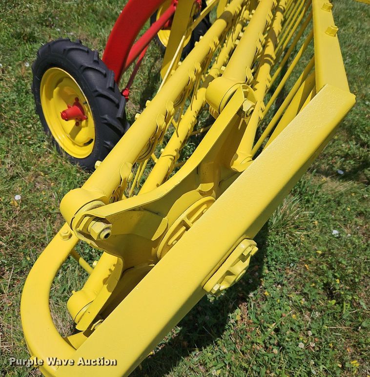 image for item EI3922 New Holland 258 hay rake
