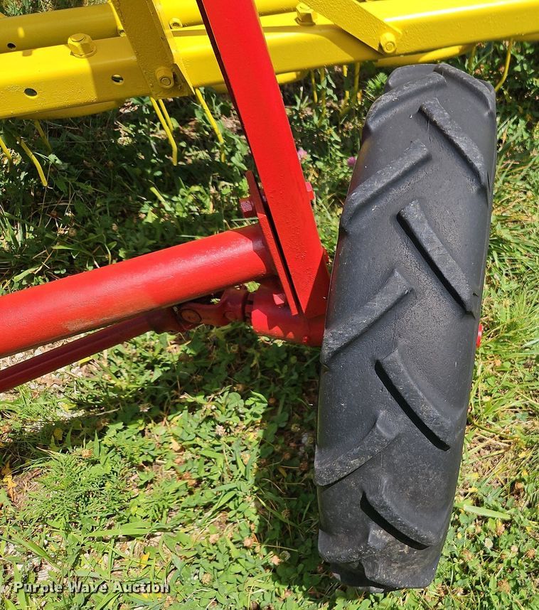 image for item EI3922 New Holland 258 hay rake