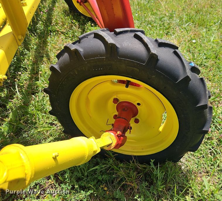 image for item EI3922 New Holland 258 hay rake