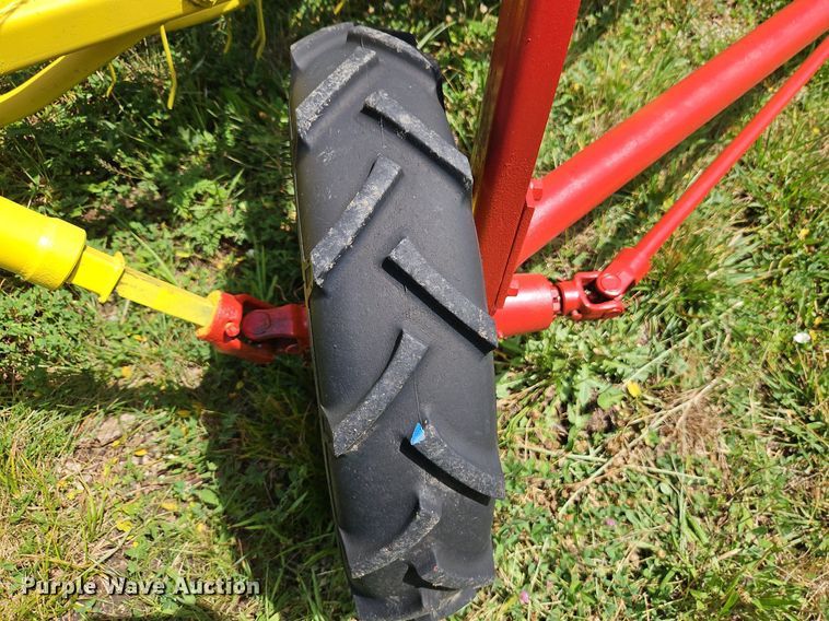 image for item EI3922 New Holland 258 hay rake