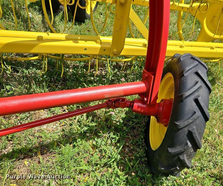 image for item EI3922 New Holland 258 hay rake