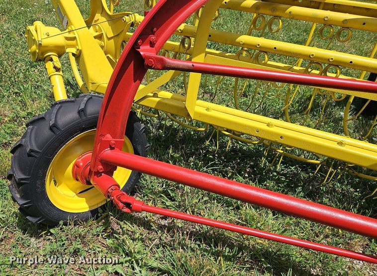 image for item EI3922 New Holland 258 hay rake