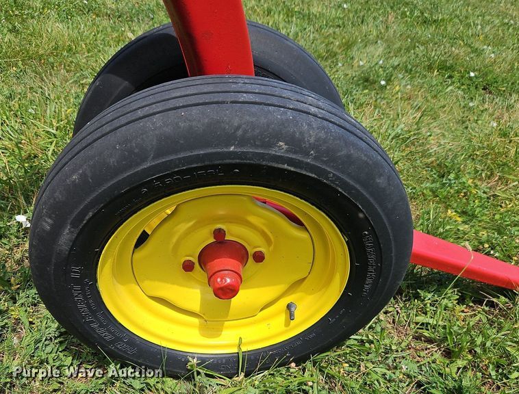 image for item EI3922 New Holland 258 hay rake