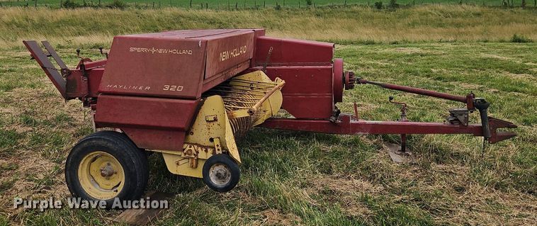 image for item EI3926 New Holland 320 small square baler