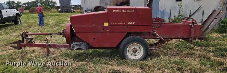 image for item EI3926 New Holland 320 small square baler