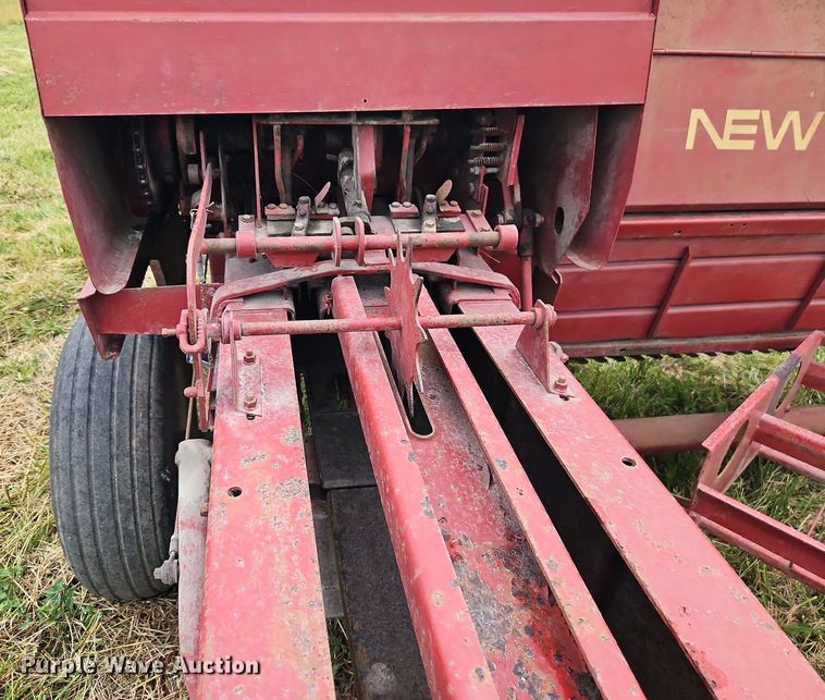 image for item EI3926 New Holland 320 small square baler
