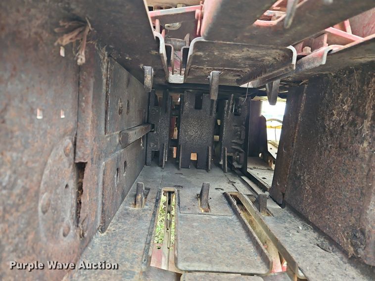 image for item EI3926 New Holland 320 small square baler